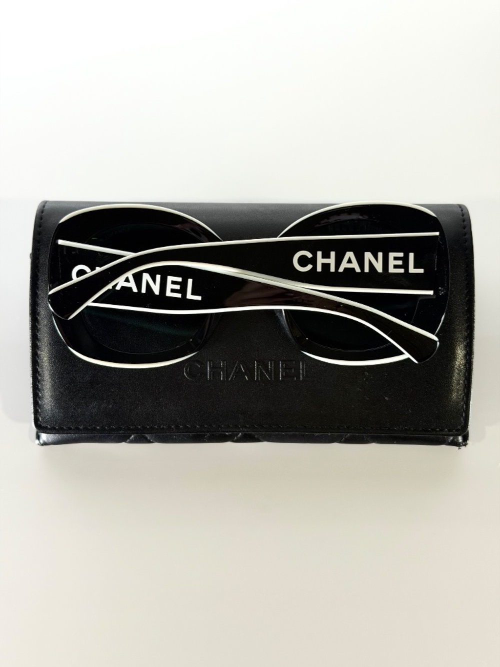 Chanel 71414 CC Logo Sunglasses – Black & White - Picture 6 of 13